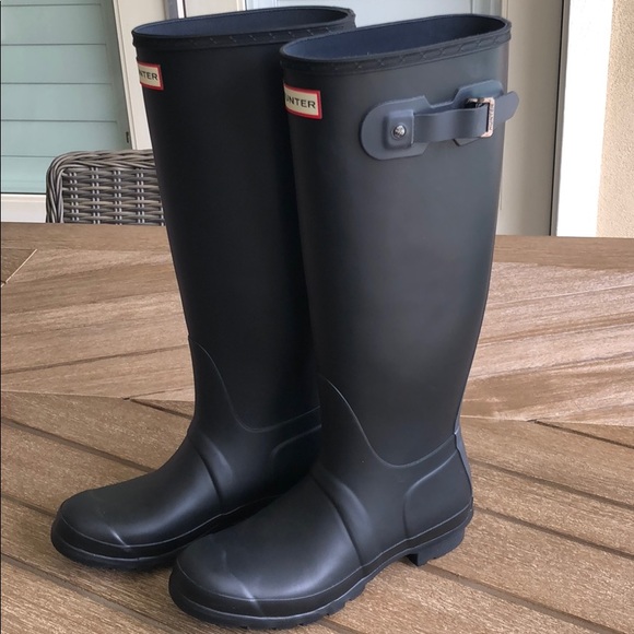 (Sold) Hunter Original Tall Rain Boots in Two-Tone - Picture 2 of 8
